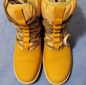 Timberland Woman's Puffy Lace Up Boot